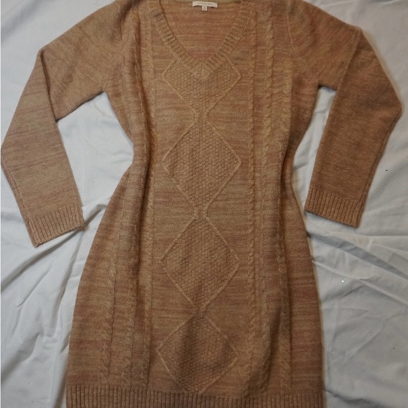Sweater dress perfect for winter - Picture 2 of 6